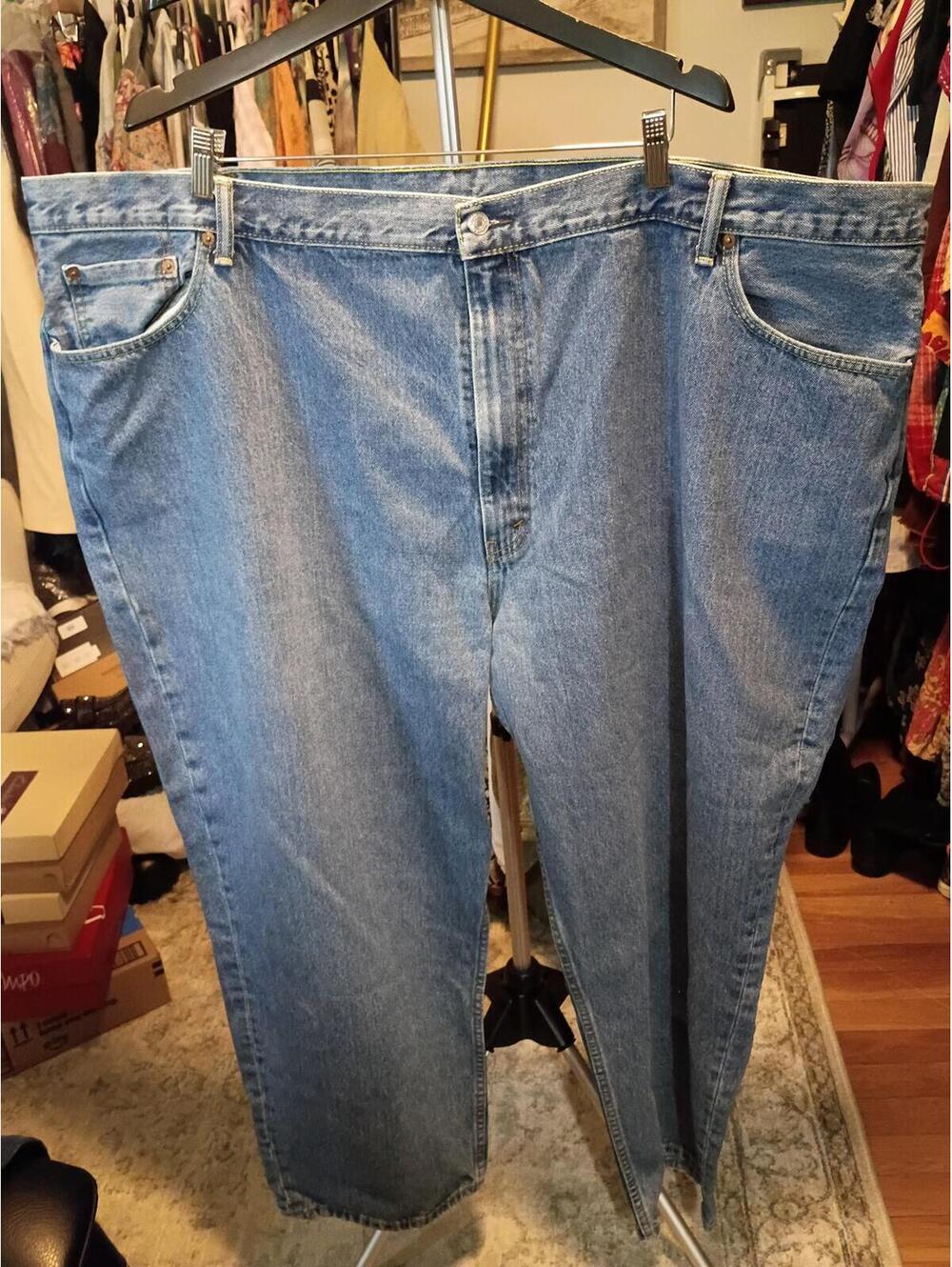 Men's plus sized Levis 560